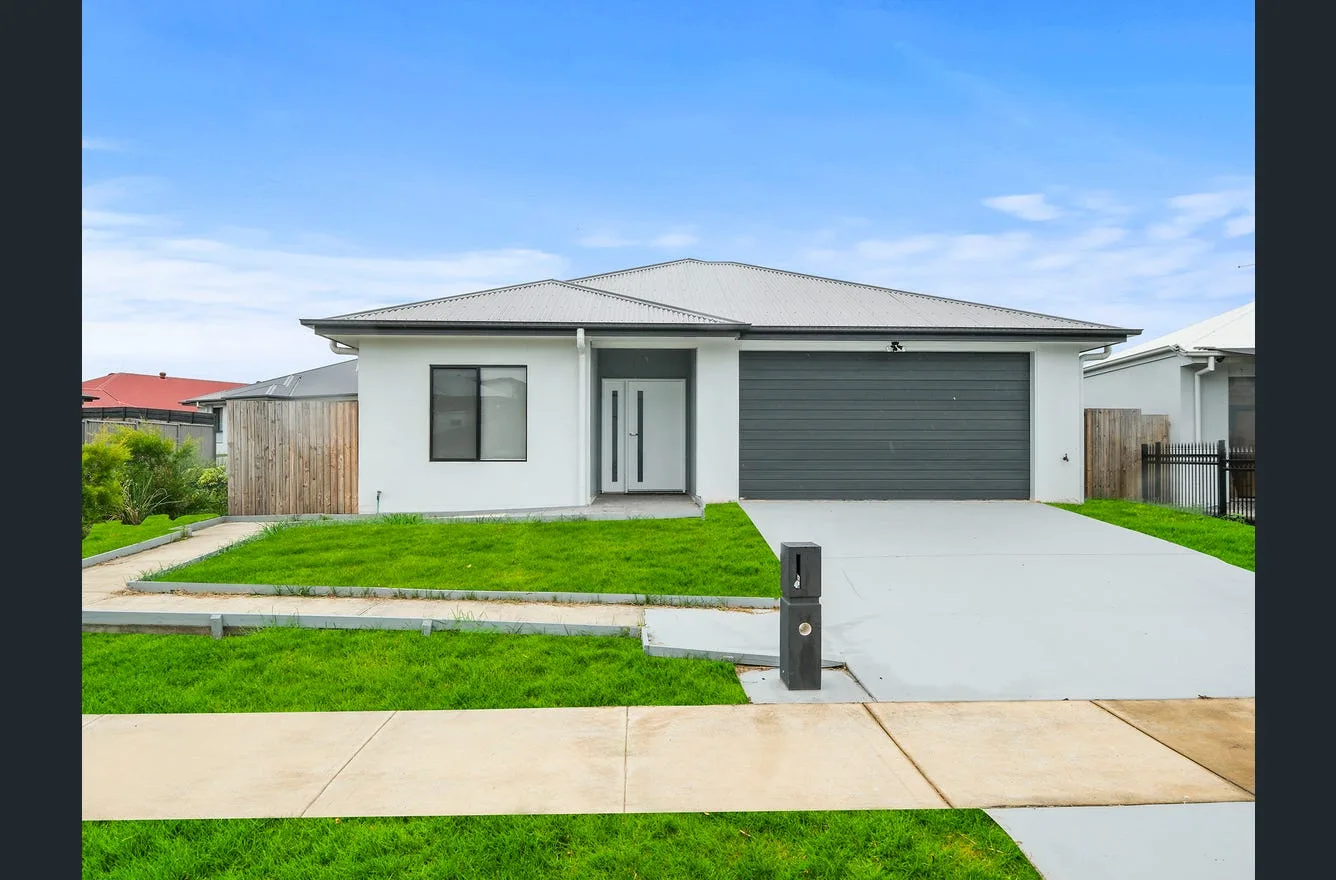 30 Meiklejohn Circuit Collingwood Park QLD 4301 front of house